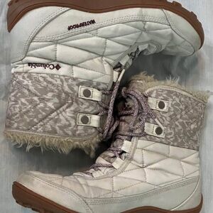 Women’s size 9 Columbia waterproof Minx Shorty winter boots